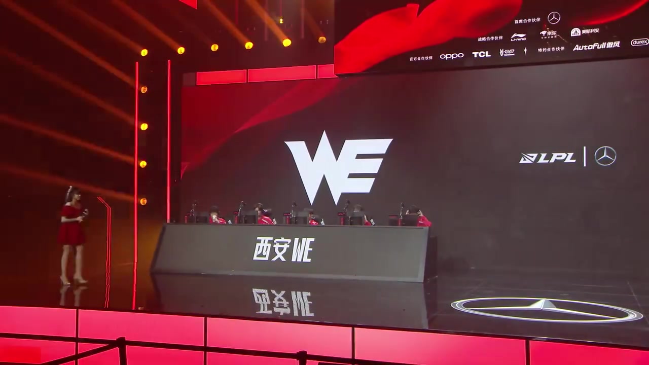 阿妈忒拉斯✇ 驼子姐化身宇智波骆歆 登场摆出佐助天照pose